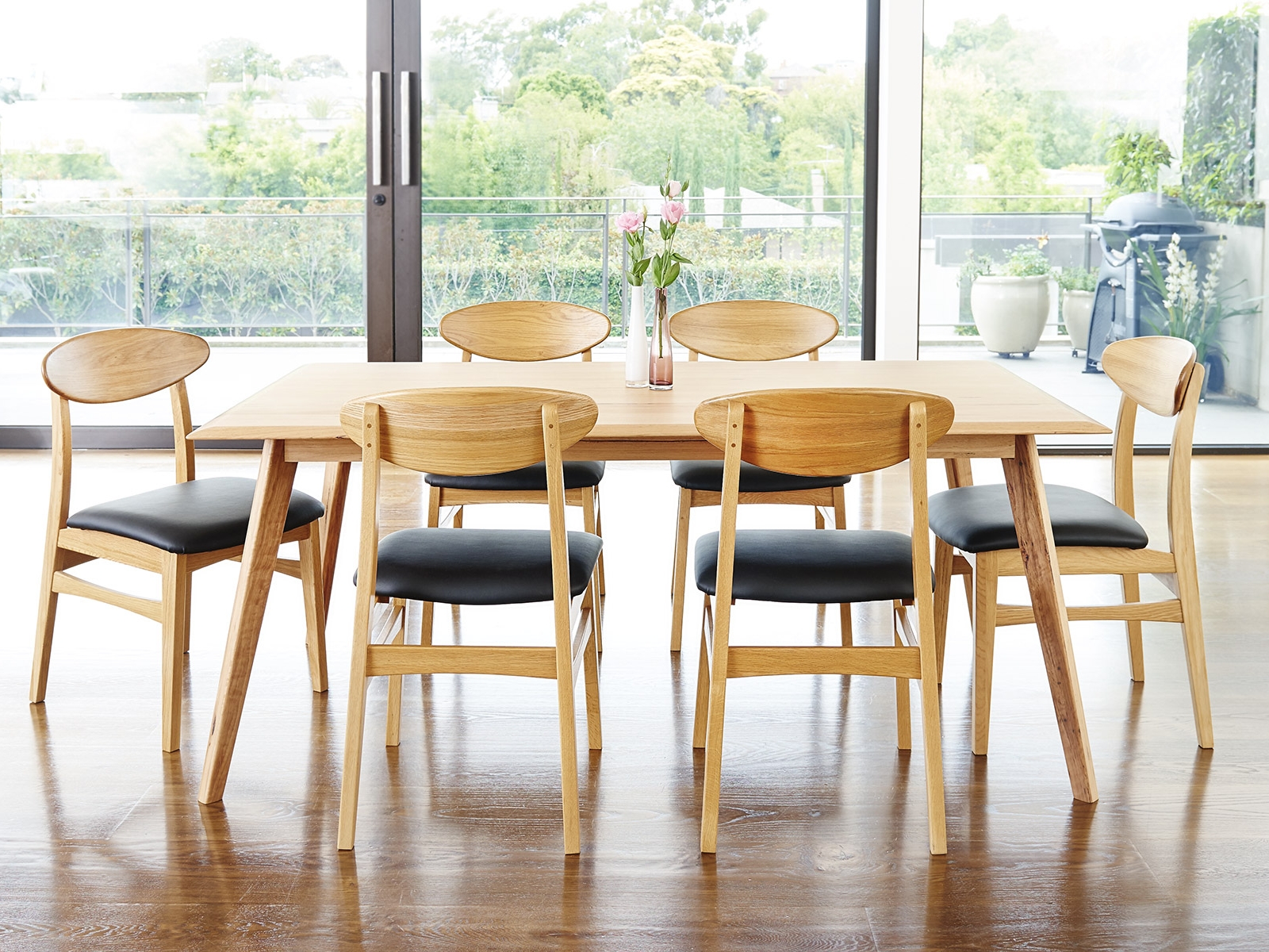 dac diem cua bo ban an chung cu dep gia re hien dai